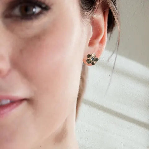 Hibiscus Pinctada Flower Stud Earrings