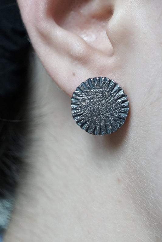 Large Circle Ridge Stud Earrings