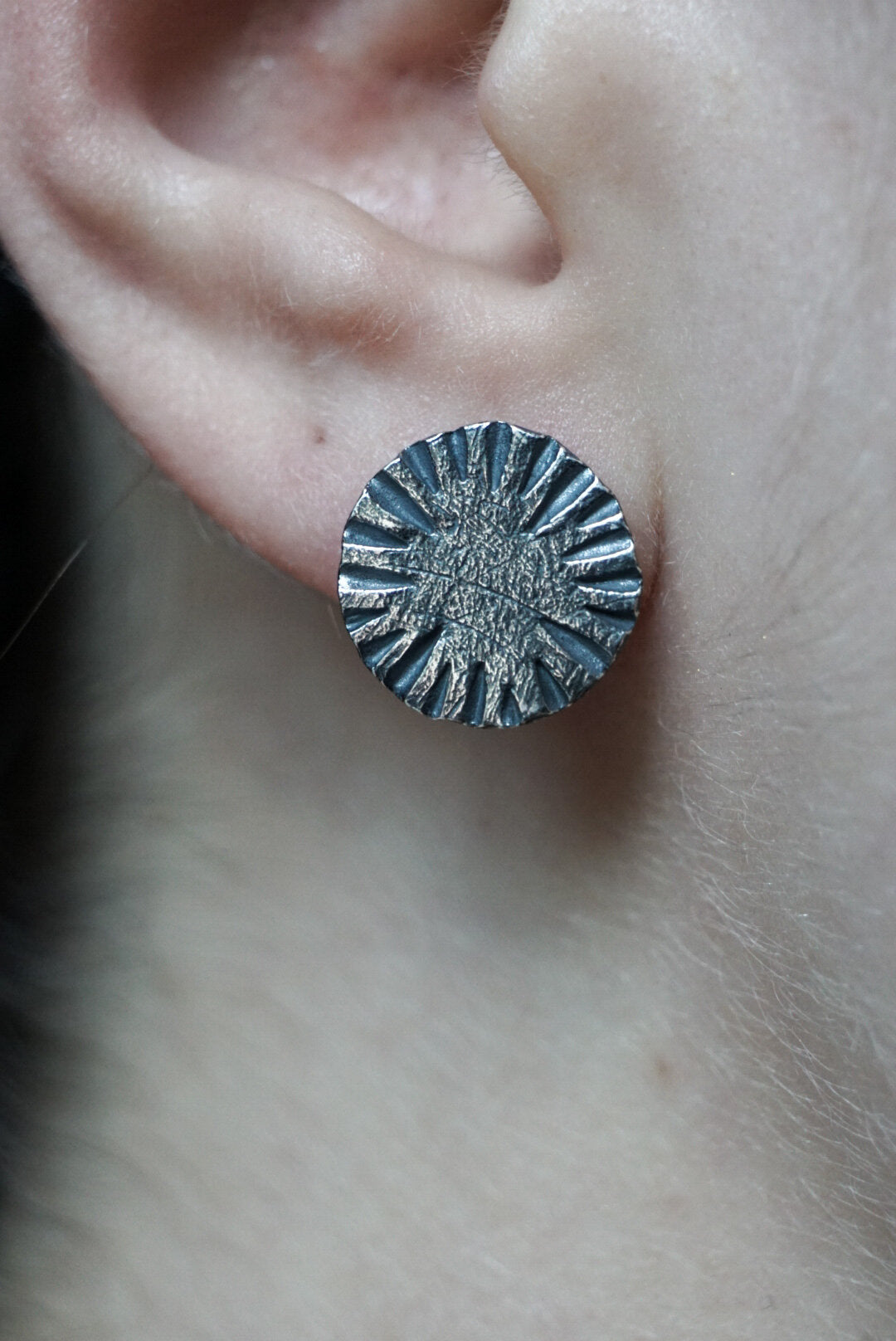 Medium Circle Ridge Post Earrings
