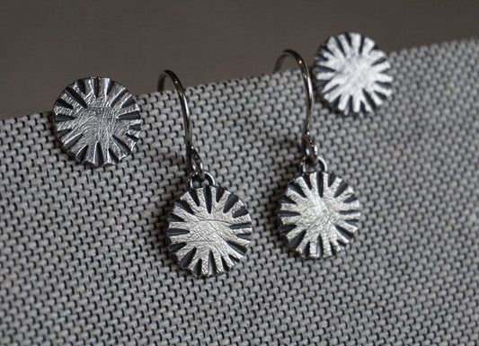 Small Circle Ridge Dangle Earrings