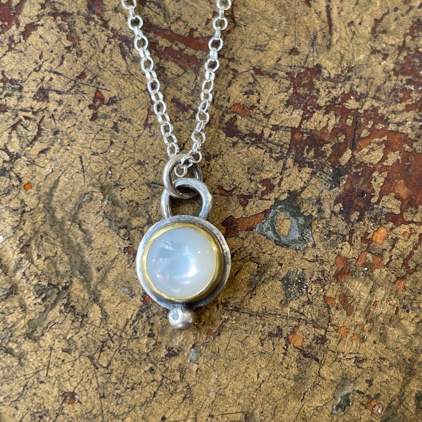 Mother of Pearl Pendant Necklace