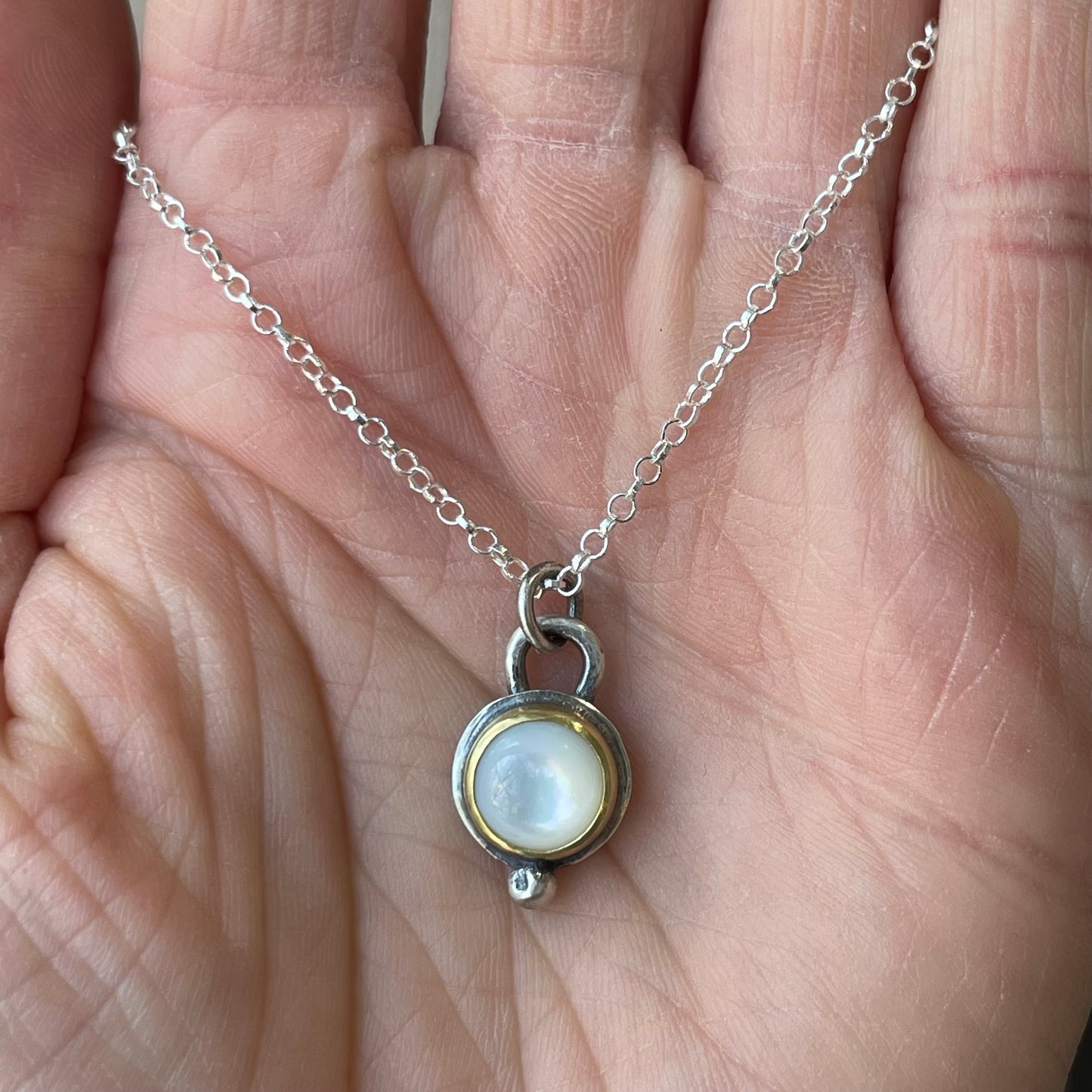 Mother of Pearl Pendant Necklace